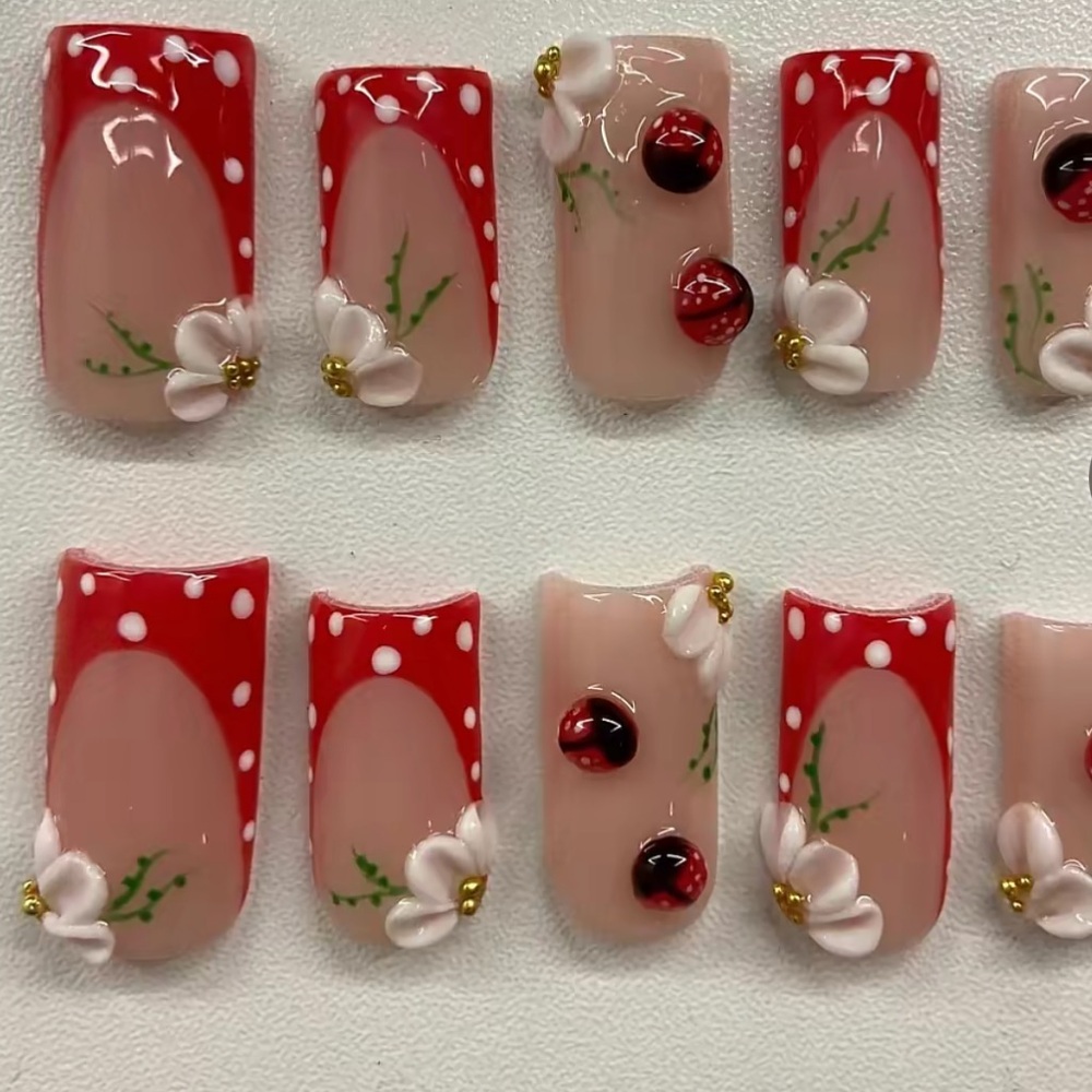 Red and White Floral Nail Set